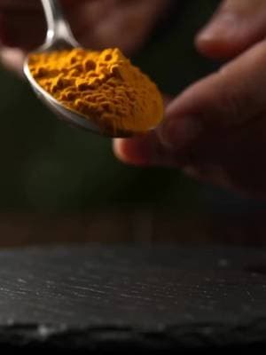 Publicación de OVERNU: Tu cúrcuma rinde mejor en equipo: un poco de pimienta negra y un chorrito de aceite. Combinación 1 de 5.